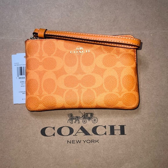 COACH Corner Zip Wristlet Wallet Pouch AUTHENTIC New w Tags